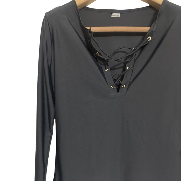 ❌SOLD❌LG•NWT•OLD NAVY•LACE UP LONG SLEEVE BLACK TOP• - Picture 2 of 6